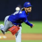 O arremessador de Toronto Blue Jays Kevin Gausman em campo.