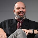 Yorgos Lanthimos revela o que faz para frustrar Emma Rock no programa e brinca que deveria criar um personagem de IA para fazer reuniões