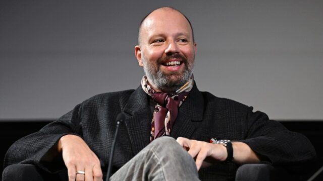 Yorgos Lanthimos revela o que faz para frustrar Emma Rock Yorgos Lanthimos revela o que faz para frustrar Emma Rock no programa e brinca que deveria criar um personagem de IA para fazer reuniões