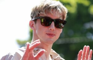YouTube cita Troye Sivan como motivo para isenção de proibição de mídia social YouTube cita Troye Sivan como motivo para isenção de proibição de mídia social