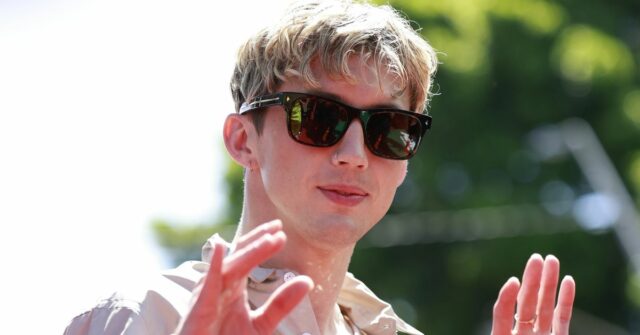 YouTube cita Troye Sivan como motivo para isenção de proibição de mídia social

