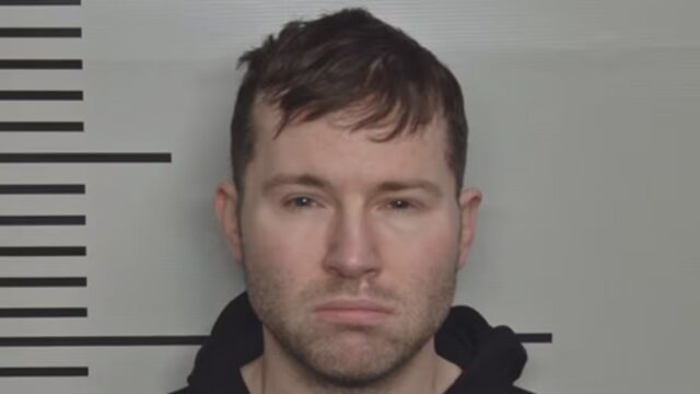 YouTuber 'Sr. Calças artesanais supostamente apreendidas por pornografia infantil senhor-astuto-calças-mug-shot-Louisville-Metro-Department-of-Corrections-1