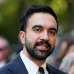 O candidato a prefeito de Nova York, Zohran Mamdai, fala com os repórteres.