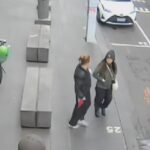 Uma captura da filmagem CCTV de um ataque aleatório de esfaqueamento no CBD de Melbourne em outubro
