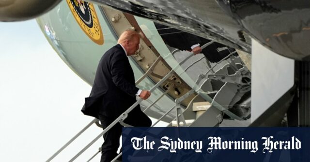 Donald Trump e Volodymyr Zelensky na Casa Branca na sexta-feira (sábado AEDT).