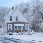 13 maneiras fáceis de preparar sua casa para o inverno e reduzir suas contas de serviços públicos