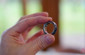 1.400 horas depois e meu Oura Ring 4 Ceramic ainda parece novo, e é uma grande vitória Uma pessoa usando o Oura Ring 4 Ceramic