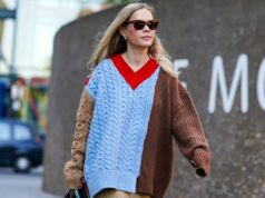 17 vestidos soltos de ação de graças na Amazon que ainda chegarão a tempo – a partir de US$ 7 Victoria Magrath usa um pulôver de lã laranja vermelho e rosa com gola alta, saia plissada de renda preta e bolsa de couro preta, durante a London Fashion Week de setembro de 2019 em 15 de setembro de 2019 em Londres, Inglaterra.