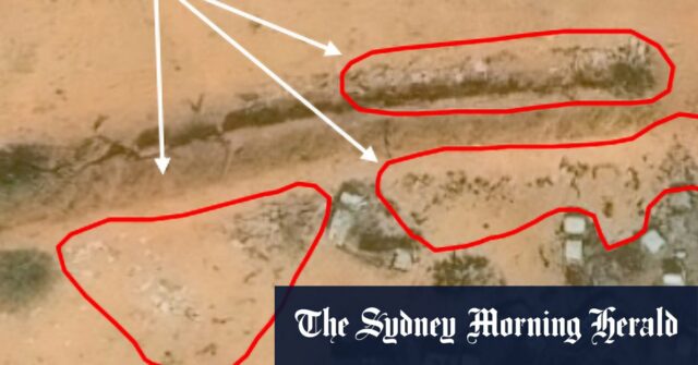 Eles construíram um muro para impedir a fuga das pessoas. Nabaa Ahmed, de três anos, que fugiu de El Fasher, recebe cuidados médicos em Tawila na quinta-feira.