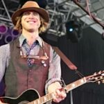 O trovador americano Todd Snider, cantor e compositor de country alternativo, morre aos 59 anos