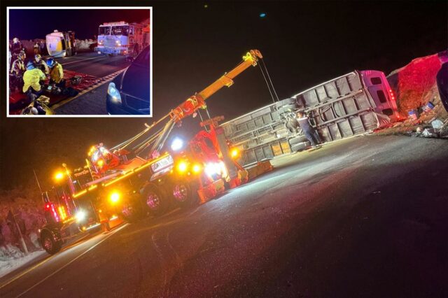 26 pessoas, a maioria adolescentes, ficaram feridas depois que ônibus que transportava grupo religioso pegou fogo e capotou na rodovia da Califórnia
