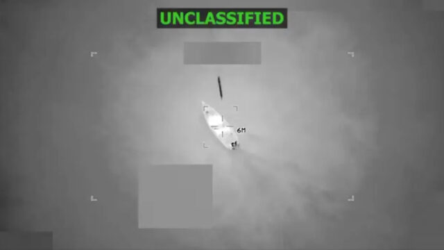 @SecWar/X - FOTO: Secretário da Guerra, Pete Hegseth postou em sua conta X que o Departamento de Guerra realizou um ataque cinético letal durante a noite em um navio no Mar do Caribe, 24 de outubro de 2025.