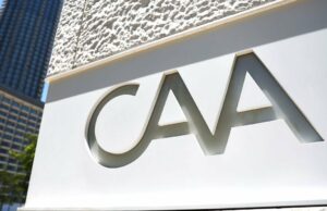 3 principais agentes CAA saltam para WME O logotipo da Creative Artists Agency (CAA) é exibido fora de sua sede (Crédito: Mario Tama/Getty Images)