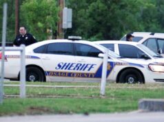 4 policiais baleados na zona rural do Kansas enquanto respondiam à residência Veículos e pessoal do Departamento do Xerife do Condado de Osage auxiliando a polícia de Tulsa.