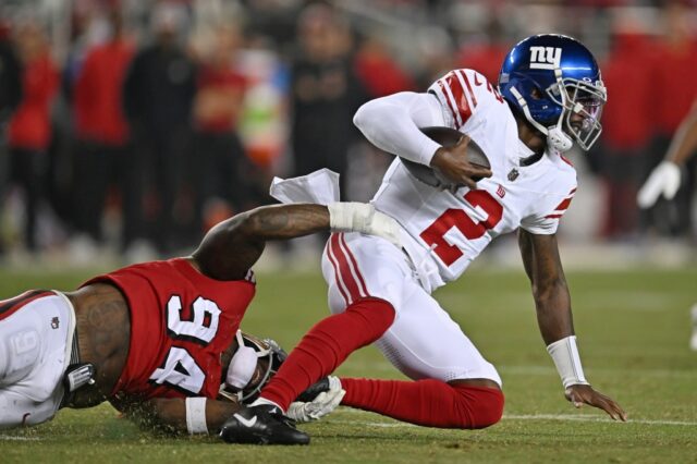 49ers flexionam Clelin Ferrell do time de treino, ele e Keion White devem enfrentar Giants
