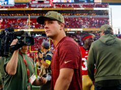 49ers ‘saudáveis’ se preparam para corrida prolongada após derrota unilateral para Rams Colby Parkinson (84), do Los Angeles Rams, corre com a bola contra Malik Mustapha (6), do San Francisco 49ers, durante o quarto período no Levi's Stadium em Santa Clara, Califórnia, no domingo, 9 de novembro de 2025. (Shae Hammond/Bay Area News Group)