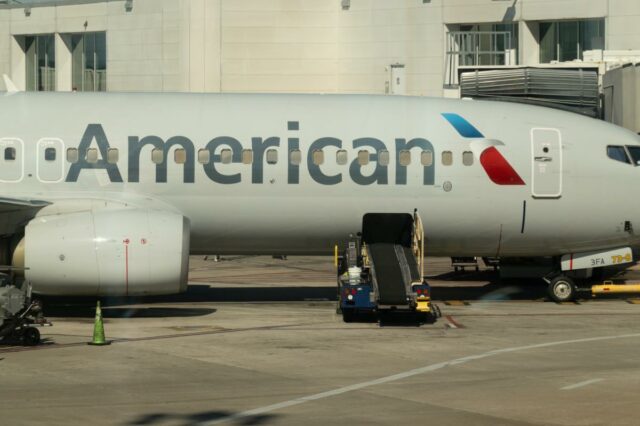 5 pessoas em voo da American Airlines hospitalizadas após ‘relatos 5 pessoas em voo da American Airlines hospitalizadas após ‘relatos de odor’ desviarem o avião
