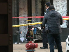 6 sob custódia depois que um homem sem-teto foi esfaqueado até a morte do lado de fora do restaurante Loop: autoridades Yahoo news home