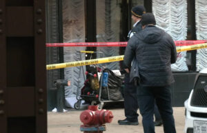 6 sob custódia depois que um homem sem-teto foi esfaqueado até a morte do lado de fora do restaurante Loop: autoridades Yahoo news home