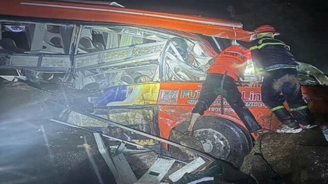 7 mortos, duas pessoas desaparecidas devido a deslizamento de terra no Vietnã, infeliz ônibus enterrado no chão
