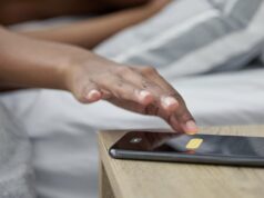 A Apple acaba de mudar a forma como você desliga os alarmes do iPhone Deslize para parar (esquerda) versus botão parar (direita).