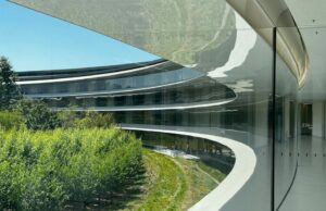 Talvez uma explosão de design fosse exatamente o que a Apple precisava Apple gera US$ 2,4 milhões por funcionário, mas fica apenas em terceiro lugar no ranking | Uma vista do interior do campus Apple Park