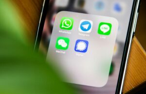 A Apple poderia ganhar bilhões de dólares em comissões extras com o acordo do WeChat A Apple poderia ganhar bilhões de dólares em comissões extras graças ao acordo WeChat | Aplicativo visto na tela de um iPhone