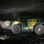 Apple enfrenta queixas criminais sobre minerais de conflito no Congo | Foto stock de veículo de mineração