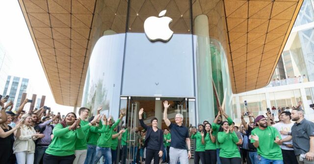 Tim Cook abre Apple BKC