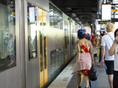 A Austrália finalmente conseguiu este serviço de saúde importante anos após a pandemia Cientistas que trabalham no laboratório