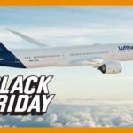 Avião JetBlue no céu azul claro