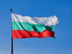 A Bulgária planeia aumentar o imposto sobre o jogo em 5% no orçamento de 2026 A Bulgária planeia aumentar o imposto sobre o jogo em 5% no orçamento de 2026. Bandeira búlgara