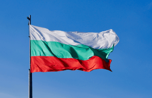 A Bulgária planeia aumentar o imposto sobre o jogo em 5% no orçamento de 2026 A Bulgária planeia aumentar o imposto sobre o jogo em 5% no orçamento de 2026. Bandeira búlgara