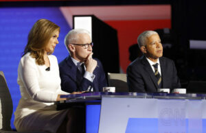 A CNN é a próxima na lista de alvos da mídia de Trump? Larry Ellison, presidente e diretor de tecnologia da Oracle Corporation, está sentado no Salão Oval da Casa Branca enquanto o presidente Donald Trump assina uma ordem executiva, segunda-feira, 3 de fevereiro de 2025, em Washington. (Foto AP/Evan Vucci)