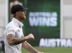 A Inglaterra seria amadora se não jogasse o aquecimento com bola rosa, diz Vaughan A Inglaterra seria amadora se não jogasse o aquecimento com bola rosa, diz Vaughan