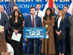 A ‘Operação Casa para as Férias’ da Flórida recupera 122 crianças desaparecidas, levando a seis prisões O procurador-geral James Uthmeier anuncia o resgate de 122 crianças desaparecidas em uma entrevista coletiva.