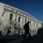 A Suprema Corte da Califórnia permite decisão que diz que a proibição da UC de contratar estudantes sem status legal é discriminatória