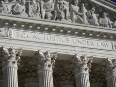 A Suprema Corte decidirá se os estados podem contar as cédulas postais que chegam atrasadas, uma meta de Trump Yahoo news home