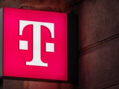A T-Mobile planeja começar a cobrar dos clientes por uma oferta gratuita A T-Mobile planeja começar a cobrar dos clientes por uma oferta gratuita