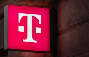 A T-Mobile planeja começar a cobrar dos clientes por uma oferta gratuita A T-Mobile planeja começar a cobrar dos clientes por uma oferta gratuita