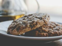 A UE está a resolver o que há de mais irritante na Internet Você só terá que rejeitar cookies mais uma vez pelo resto da vida | Biscoitos do tipo preferido mostrados em um prato