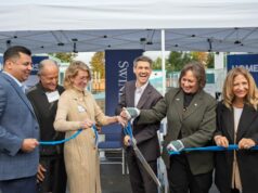 A abertura da mais recente pequena comunidade residencial de San Jose coloca a cidade no caminho certo para triplicar seu sistema de abrigos este ano San Jose concluiu a construção de uma nova pequena comunidade residencial na 5205 Cherry Ave., que fornecerá 136 leitos para residentes desabrigados. (Devan Patel/Grupo de Notícias da Bay Area)