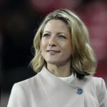 Jacqui Oatley deve deixar a ITV Sport, pois deixará de produzir sua própria cobertura de dardos
