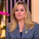 A apresentadora de 'The View' Whoopi Goldberg nocauteada por Sara Haines Piada sobre o suposto cão de serviço de Ghislaine Maxwell: 'Muito em breve!'