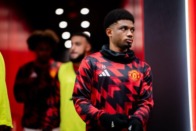 Amad tenta cruzar para o Manchester United.