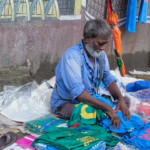 A chuva prejudica os negócios, mas não o ânimo dos fãs e vendedores em Navi Mumbai