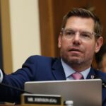 A corrida para governador da Califórnia continua esquentando, com o crítico de Trump, o deputado Eric Swalwell entrando em cena