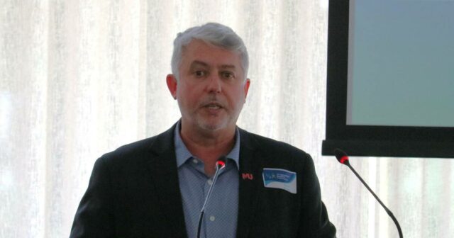 A crise do plástico: investigação de alternativas compostáveis ​​feitas a partir de resíduos agrícolas
