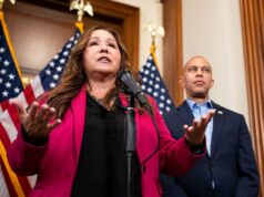 A democrata Adelita Grijalva será empossada 7 semanas após vencer as eleições na Câmara Yahoo news home