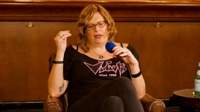 A diretora de 'Matrix', Lilly Wachowski, não está surpresa que a MAGA tenha cooptado a pílula vermelha: 'Isso é o que o fascismo faz' | Vídeo
